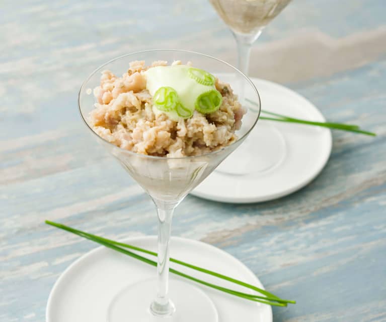 Tartar de bonito con espuma de cebollino