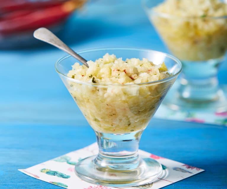 Ensalada de piña, jícama y chile de árbol seco