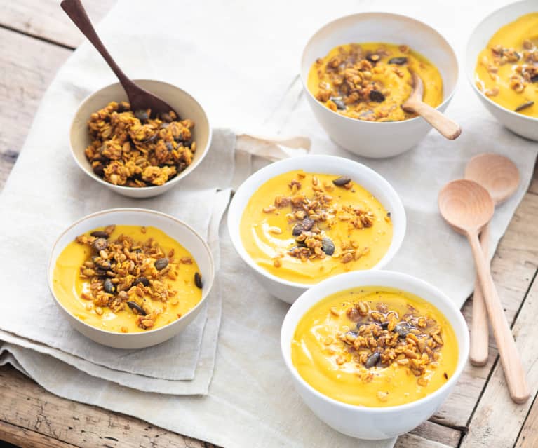 Soupe de carottes, lentilles corail et granola salé