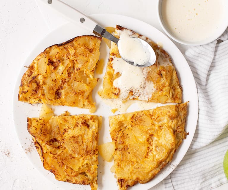 Tortilla de manzana a la canela con crema inglesa