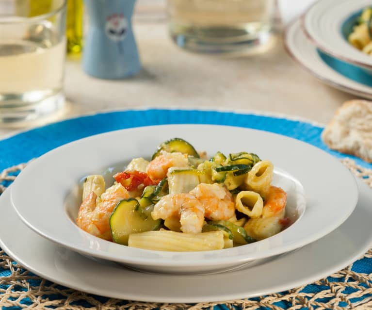 Tortiglioni piccanti risottati zucchine, gamberoni e curcuma