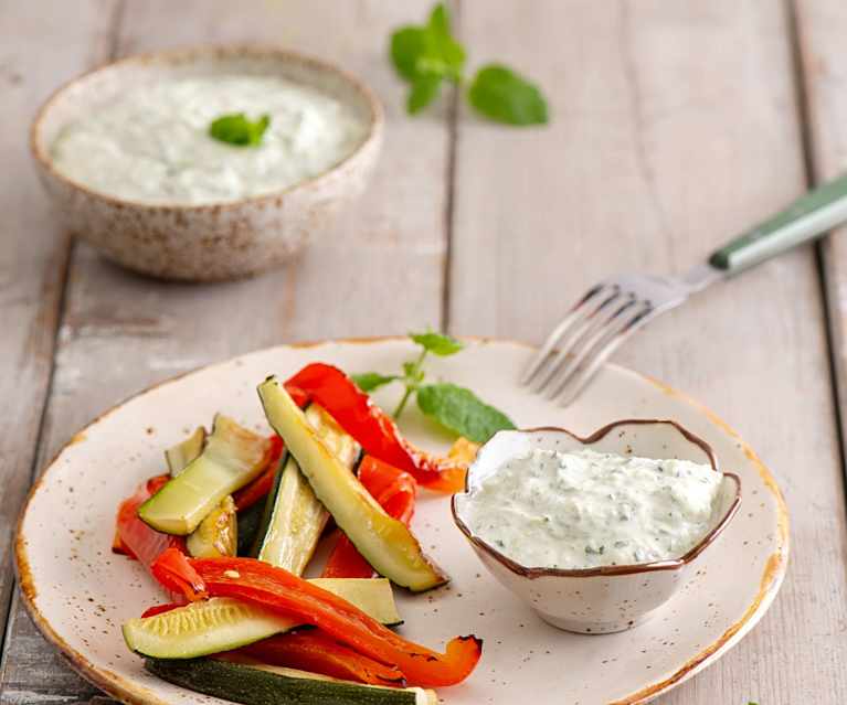 Tzatziki z tartych ogórków z miętą (TM6) Tzatziki z tartych ogórków z miętą (TM6)