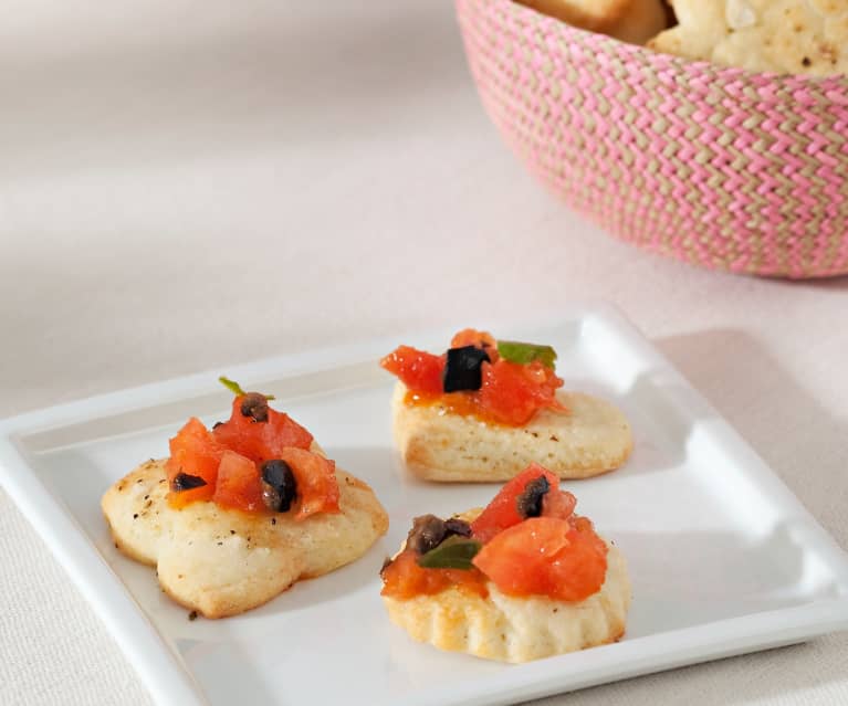 Galletas de queso y vinagreta de tomate