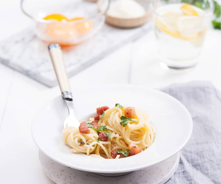 Spaghetti carbonara na samych żółtkach