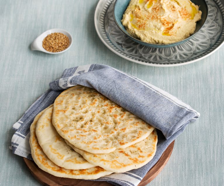 Pan naan con hummus (HESTAN CUE)