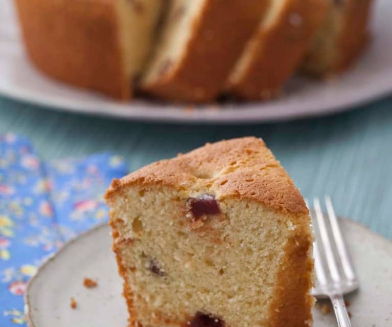 Bolo de fubá com iogurte e goiabada