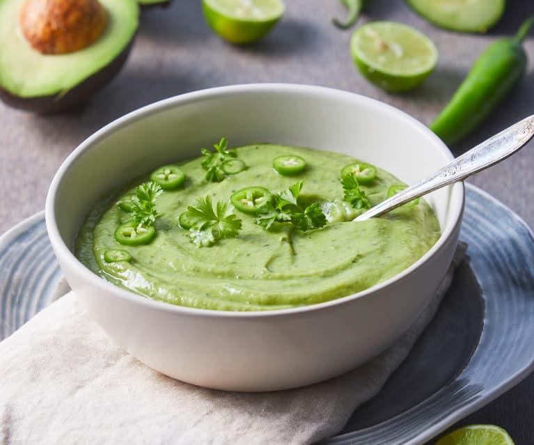 Sopa fría de aguacate