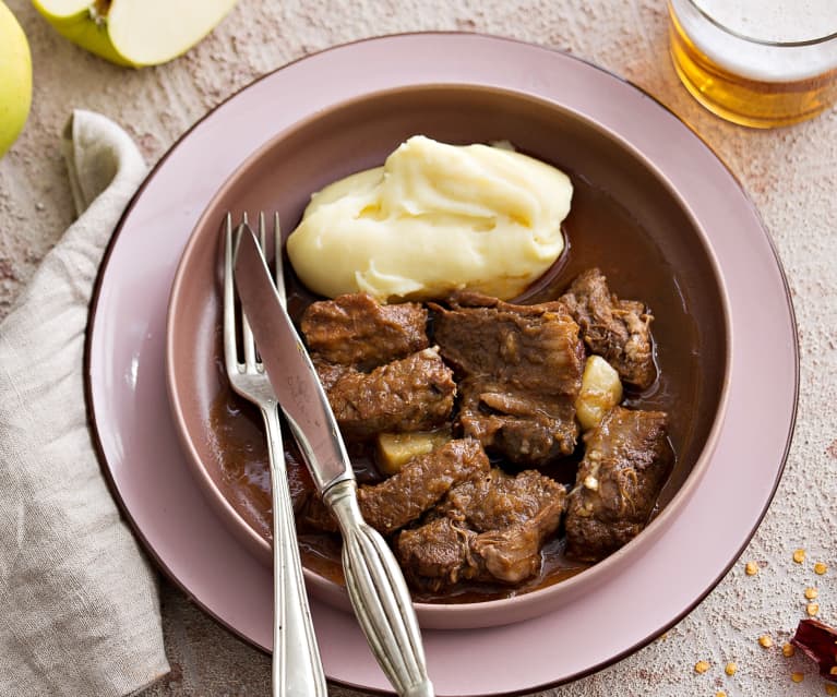 Falda estofada con manzana y canela (Cocción lenta)