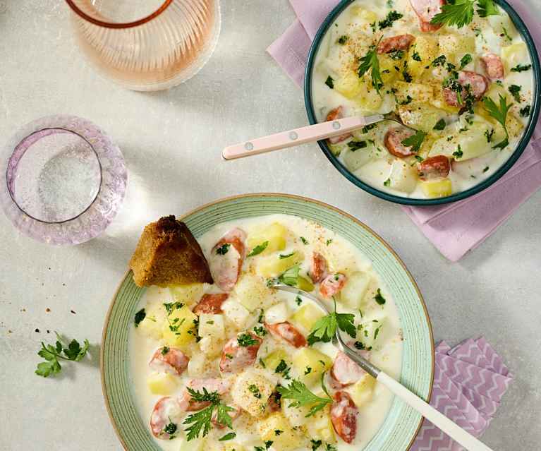 Kohlrabi-Kartoffel-Eintopf mit Mettwürstchen Kohlrabi-Kartoffel-Eintopf mit Mettwürstchen
