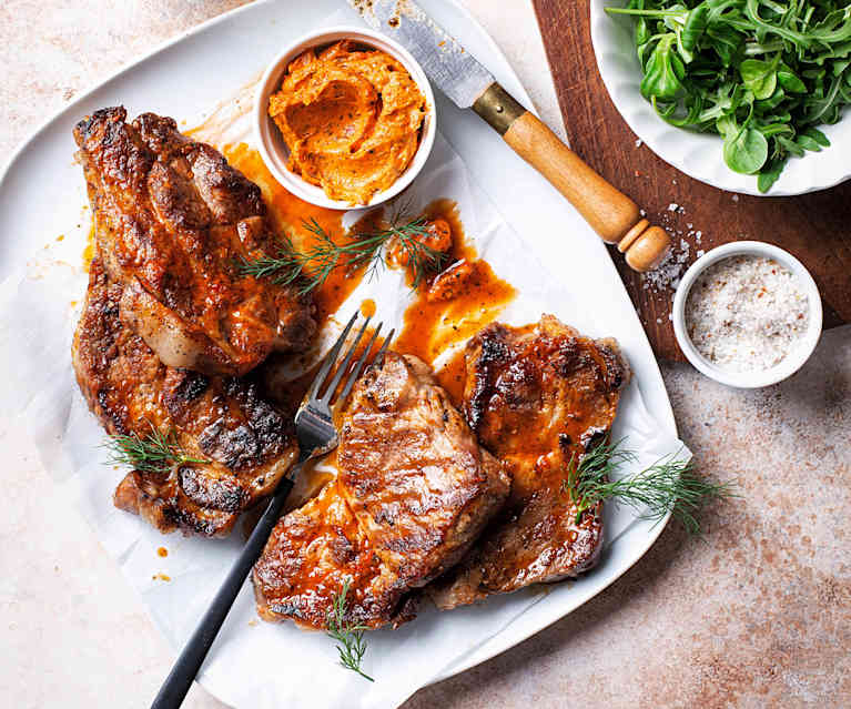 Aguja de cerdo con mantequilla de ajo y tomate Aguja de cerdo con mantequilla de ajo y tomate