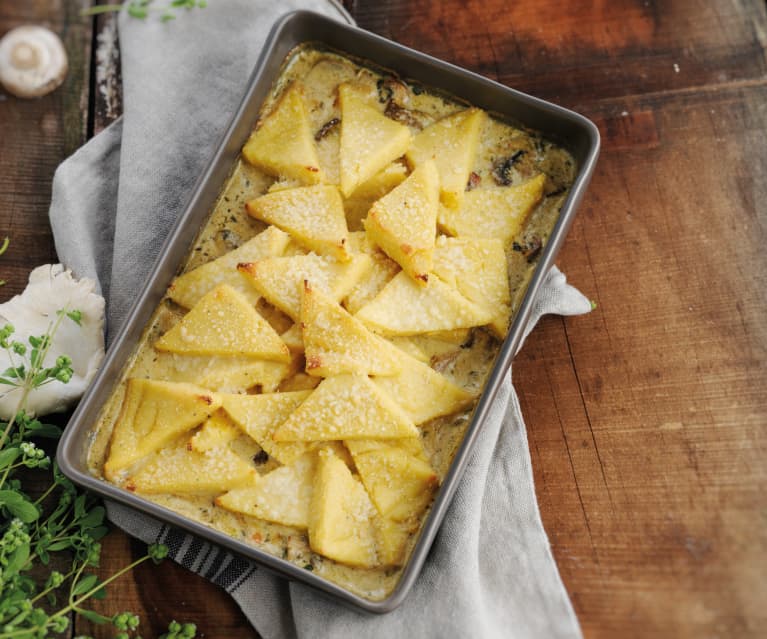 Gnocchi de sêmola com molho de cogumelos