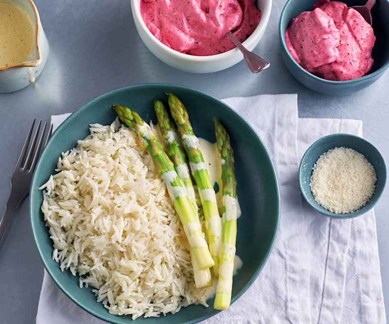 Menü: Spargel mit Käse-Reis, Zitronen-Hollandaise und Beerenschaum Menü: Spargel mit Käse-Reis, Zitronen-Hollandaise und Beerenschaum