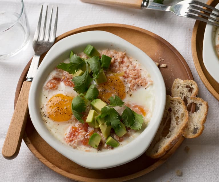 Huevos en cazuela con pavo y verduras