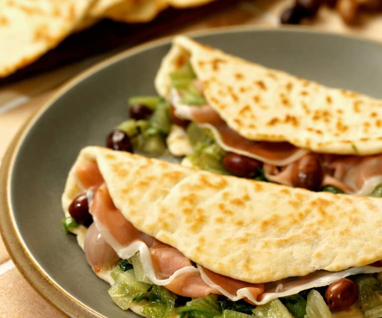 Piadina romagnola farcita