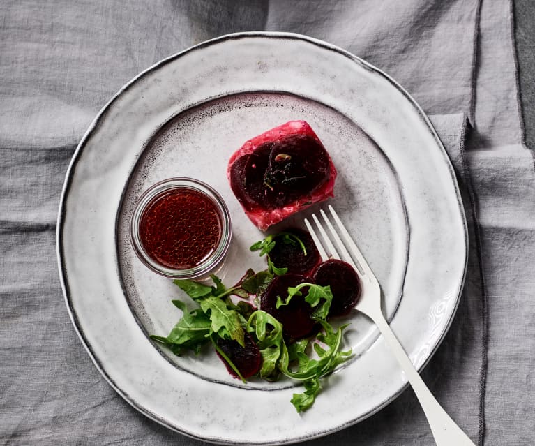 Filet de merlu et salade de roquette aux betteraves