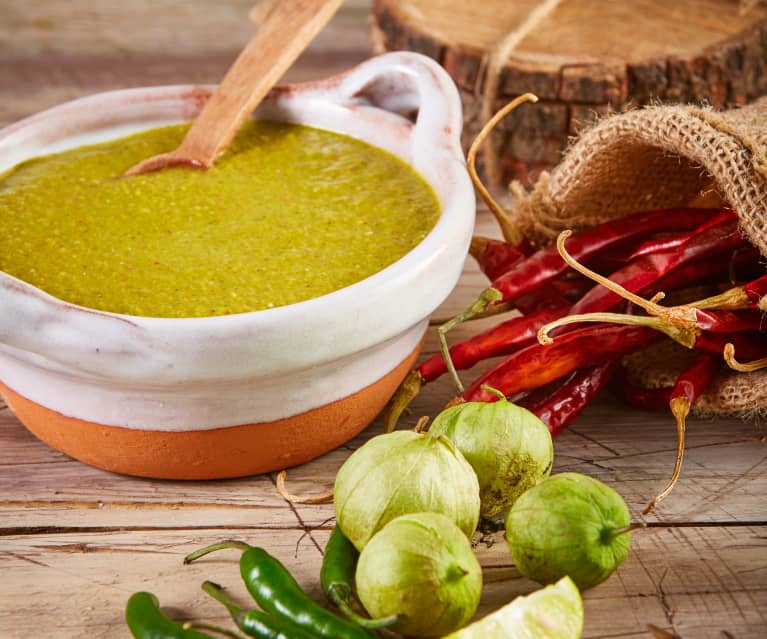 Salsa verde de chile de árbol