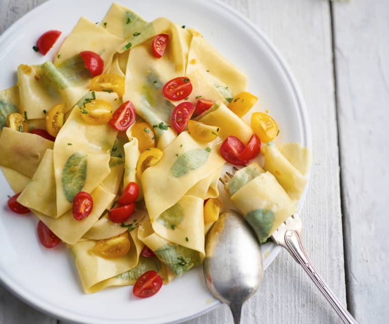 Pappardelle de manjericão e azeite de alho