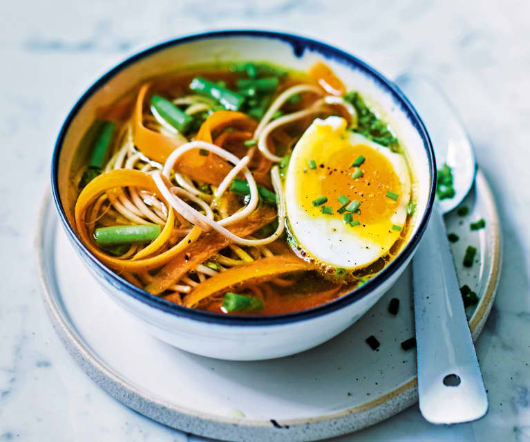 Bouillon au miso, œuf et petits légumes