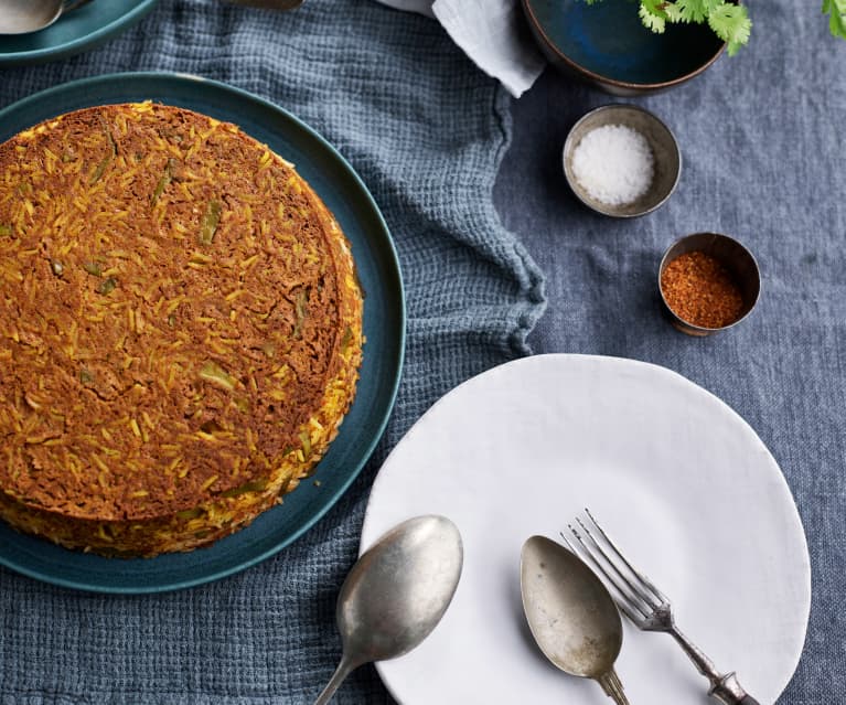 Arroz com carne picada, feijão-verde e especiarias