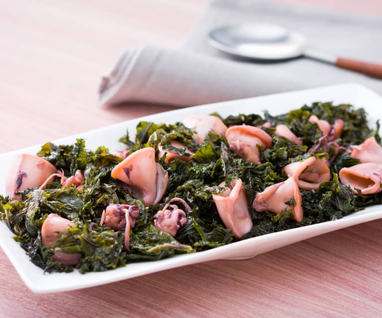 Salteado de chipirones con kale