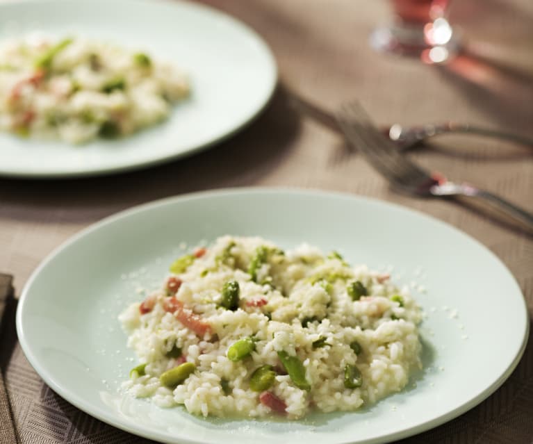 Arroz con beicon, habas y judías verdes