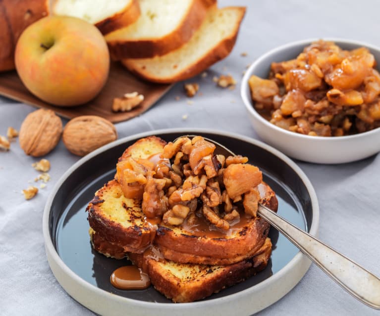 Brioche perdue aux pommes, caramel et noix