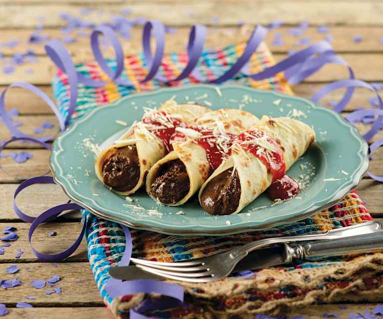 Canelones de chocolate com molho de morango Canelones de chocolate com molho de morango
