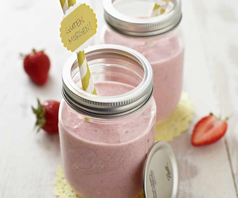 Erdbeer-Holunderblüten-Joghurt-Smoothie