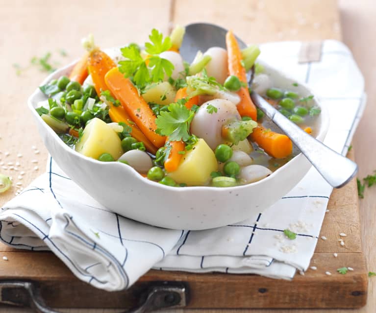 Petits légumes de printemps au bouillon