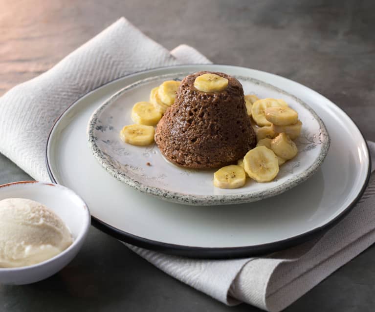 Schokoladen-Gateaux mit gebeizten Bananen