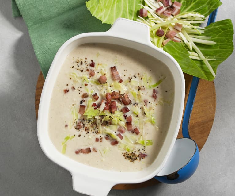 Krautsuppe mit Speck