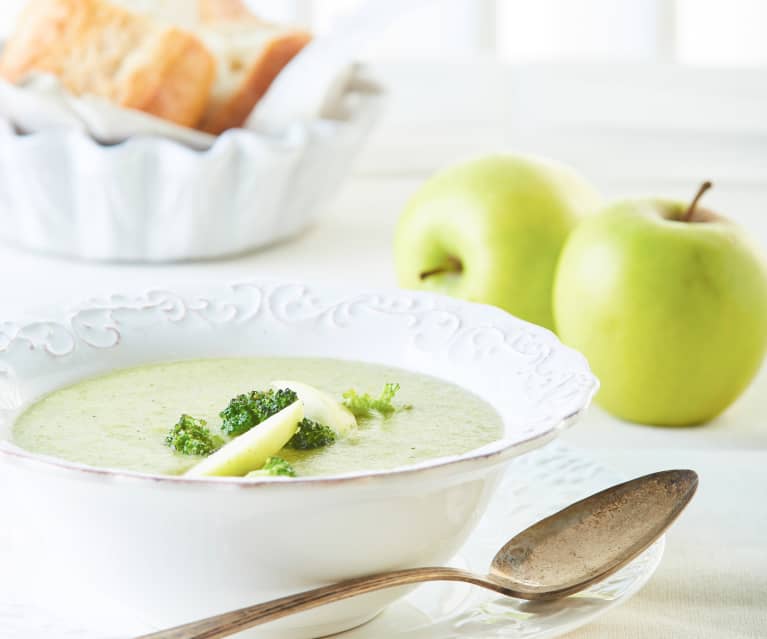 Crema de brócoli y manzana verde