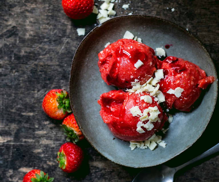 Sorbet fraise, myrtille et chocolat blanc