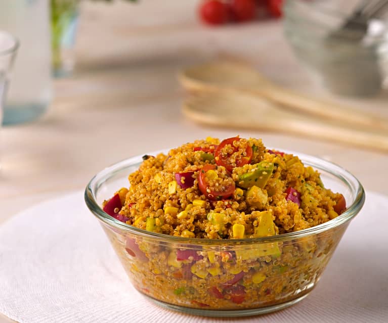 Ensalada de quinoa con verduras y hierbas