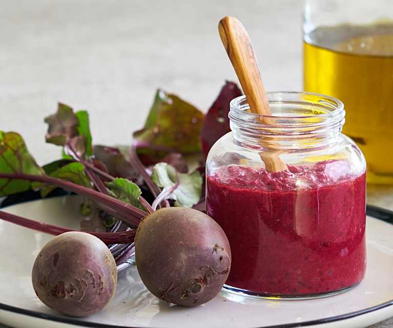 Pesto de beterraba assada com amêndoa Pesto de beterraba assada com amêndoa