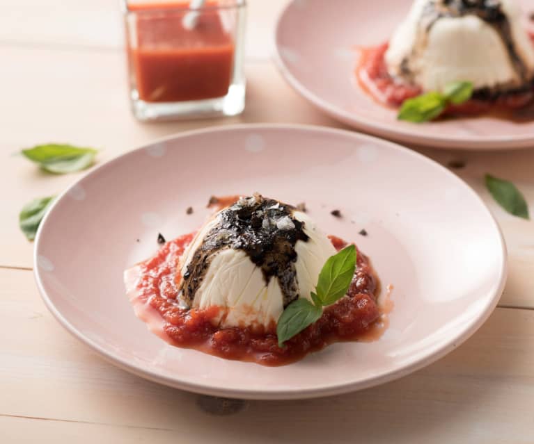 Panna cotta de mozzarella con tomate y balsámico