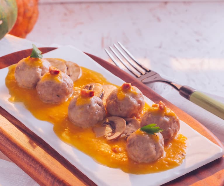 Polpette in salsa di zucca con funghi