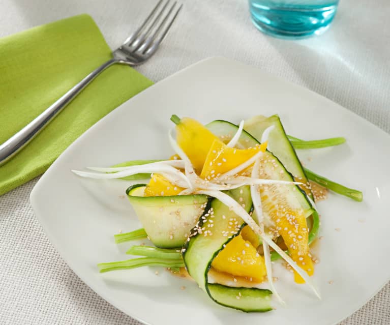 Ensalada de frutas y verduras al vapor con vinagreta de naranja