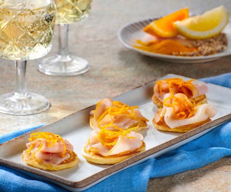 Blinis alla curcuma con pesce spada