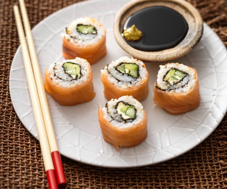 Sushi z wędzonym łososiem