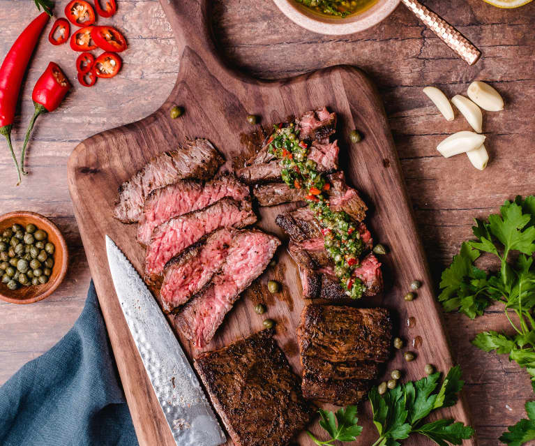 Steak frotté au café avec salsa aux câpres