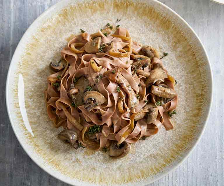 Tagliatelle com cogumelos e cebola Tagliatelle com cogumelos e cebola