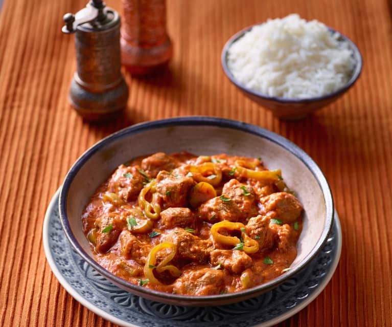 Goulash de borrego com pimento (Tas Kebab)