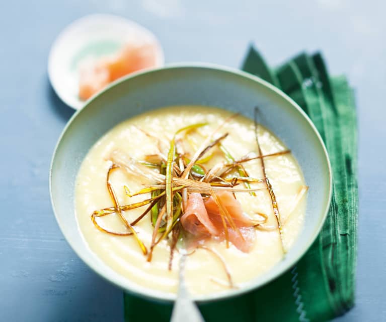 Velouté poireaux-pommes de terre au saumon fumé