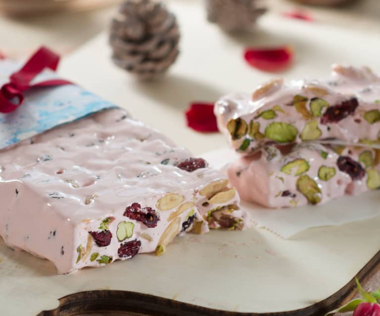 Turrón de rosas, almendras, pistachos y arándanos