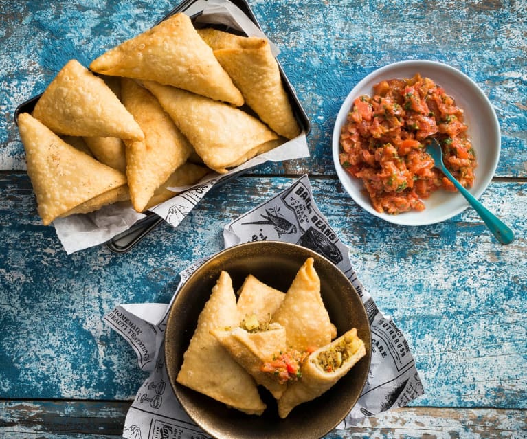 Samosa with fresh tomato chutney