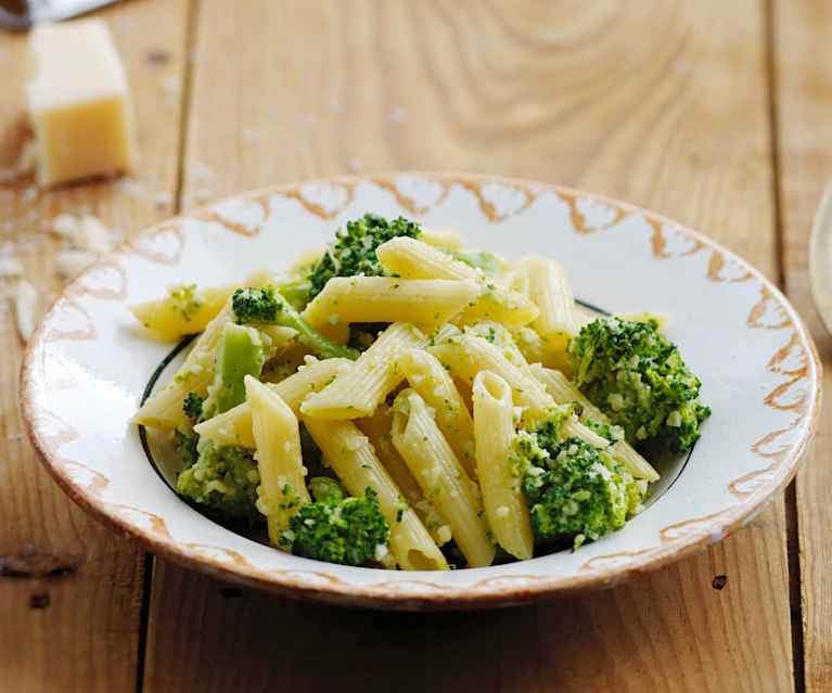 Penne com pesto de brócolos