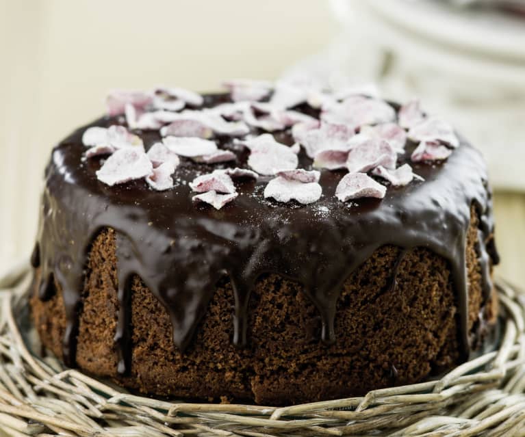 Bolo de chocolate com cobertura de chocolate