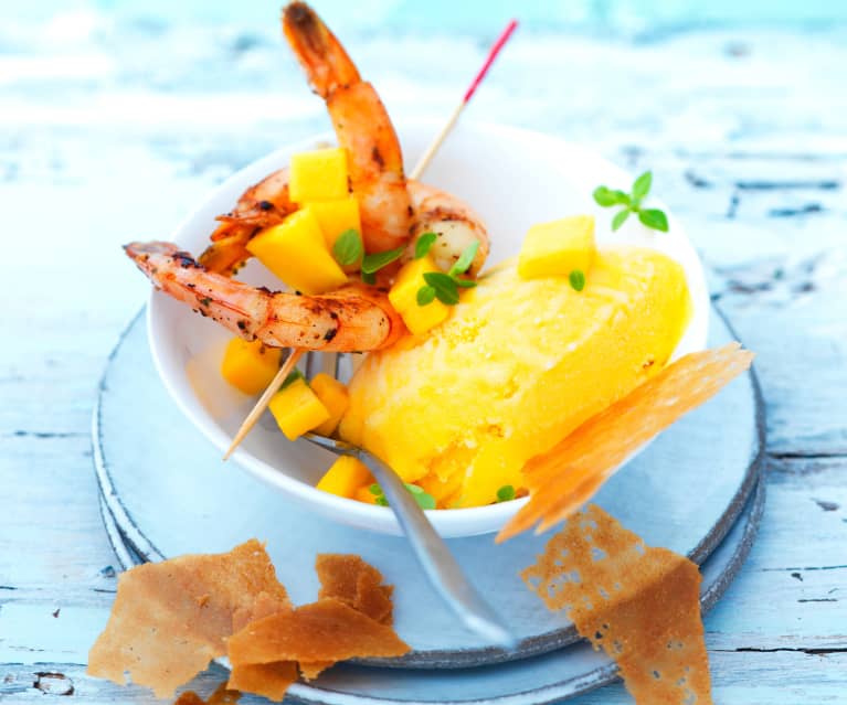 Sorbet mangue-gingembre, gambas et tuile au sésame