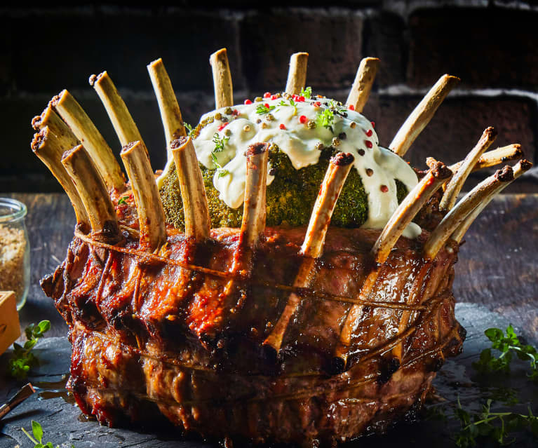 Corona de costillas de cerdo con aderezo de quesos